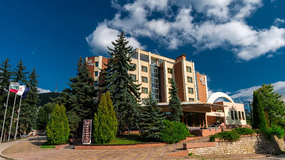 Белоградчик за двама – нощувка сред скалите и винен тур