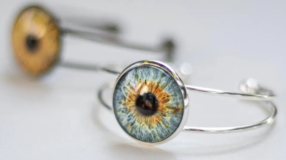 Бижу или аксесоар с Вашия ирис Красота, релакс и здраве