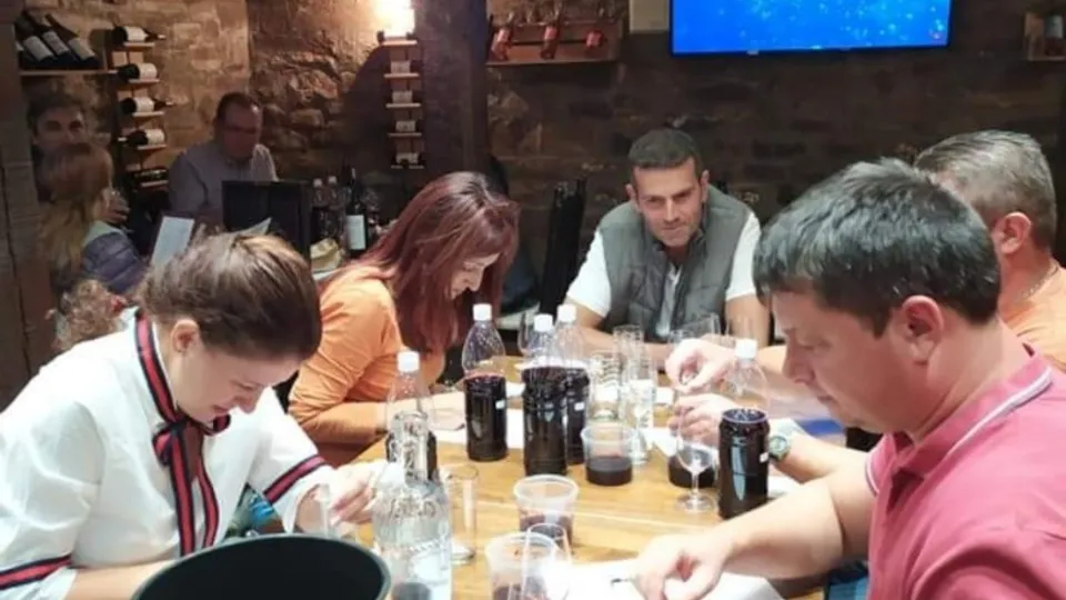 Винен тиймбилдинг: блендиране на собствено вино Винени турове и дегустации