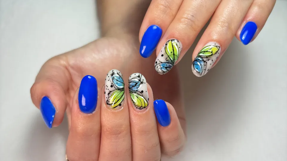 Съвършени нокти: маникюр + педикюр с гел лак + декорации