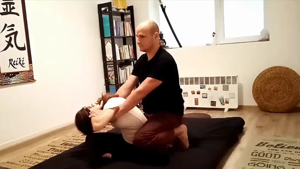 Тайландски лечебен масаж