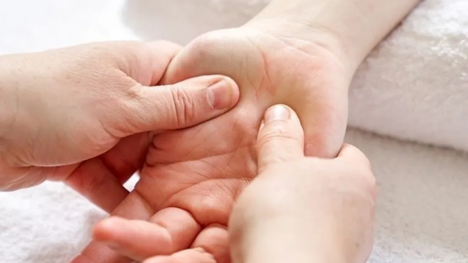 Зонотерапия на ръце или стъпала, масаж на лице и Рейки