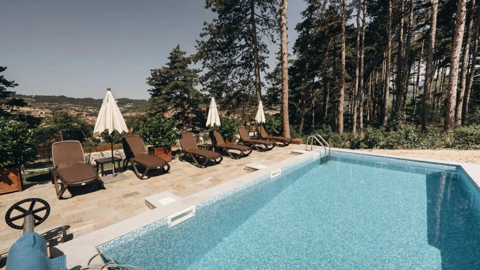 Уикенд в хармония с природата – Вашият оазис над Стрелча