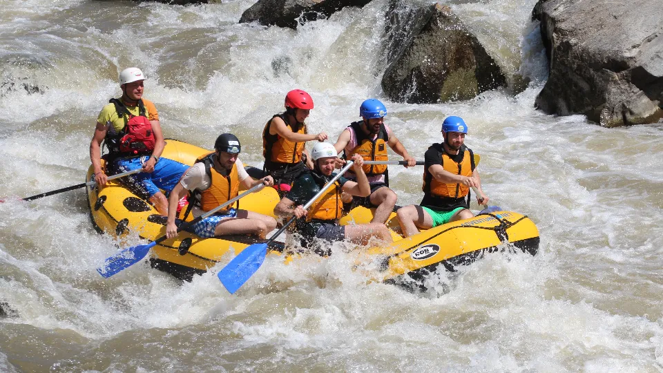 Рафтинг спускане по Струма