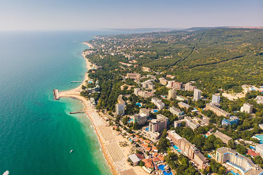 Панорамна гледка от високо над Варна