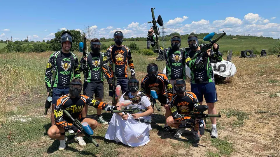 Пейнтбол ергенско парти на открито